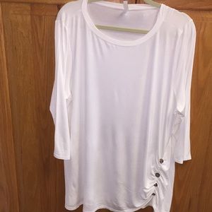 Cream tunic with wooden button accent 3x Emerald